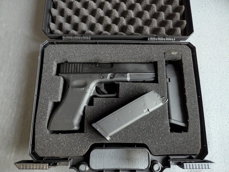 Image 1 pour Umarex Glock 17 gen 4 + 2 mags, holster en koffer