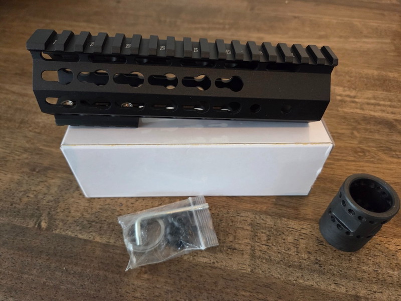 Imagen 1 de 7 inch KeyMod slim handguard