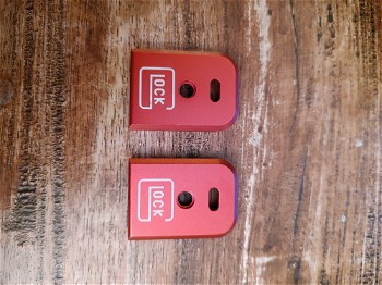 Image 2 for 🟥Unieke rode metalen Glock GBB magazijn base plates