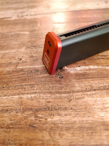 Image 3 for 🟥Unieke rode metalen Glock GBB magazijn base plates
