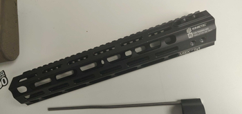 Afbeelding 2 van Kinetic MREX-AR M-LOK 11″ Modular Rail - PTS