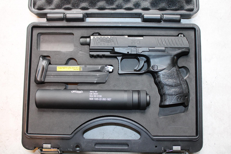 Image 1 for Walther PPQ M2 met 2 lekvrije CO2 magazijnen + EXTRA Walther PPQ M2 NAVY  in koffer (Defect)