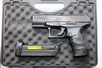 Afbeelding 3 van Walther PPQ M2 met 2 lekvrije CO2 magazijnen + EXTRA Walther PPQ M2 NAVY  in koffer (Defect)