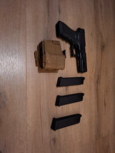 Image pour Glock 17 met mags en holster