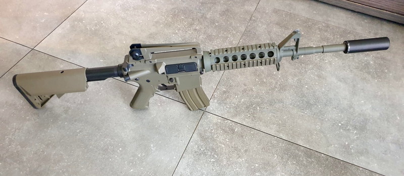 Afbeelding 1 van M4 A1 met silencer  tan