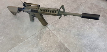Afbeelding 2 van M4 A1 met silencer  tan