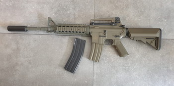 Afbeelding 3 van M4 A1 met silencer  tan