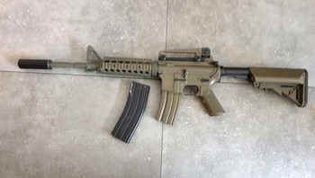 Afbeelding 4 van M4 A1 met silencer  tan