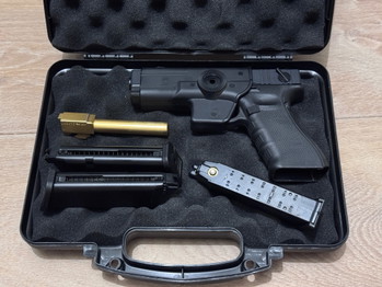 Imagen 2 de WE Glock18C black and gold out barrel