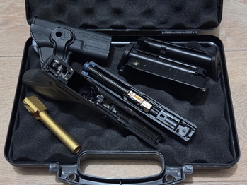 Imagen 4 de WE Glock18C black and gold out barrel