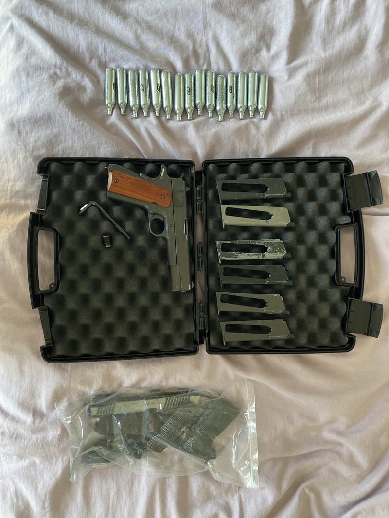 Afbeelding 1 van KWC 1911 6x Co2 Mags + Extra