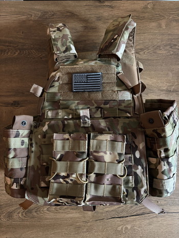 Imagen 2 de Plate Carrier, Assault belt, helm en bivakmuts met mond bescherming.