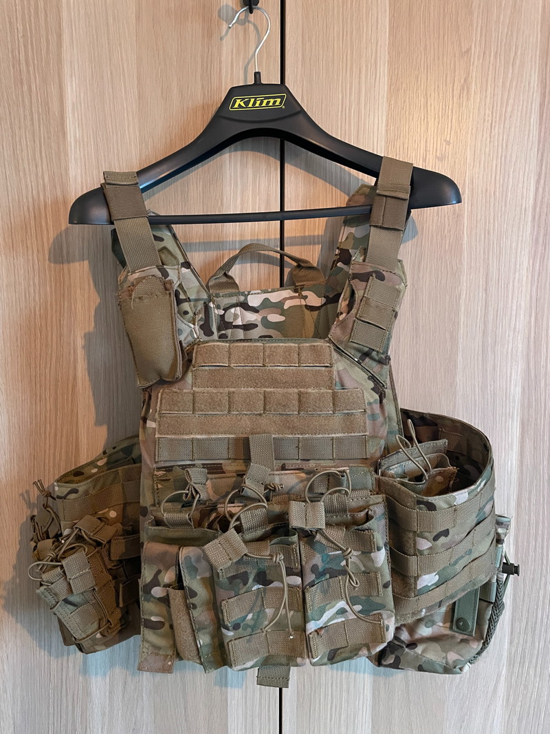 Image 1 for Multicam Vest & Helm met comms