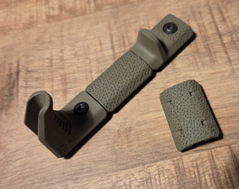 Image 2 for Original Magpul M-LOK Hand Stop Kit Tan/FDE