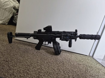 Image 2 for 28bb's p/s! MP5 CM.041G Upgraded Version + Weaponcase, Drum Mag, Flashlight & Laser, Slechts 1 Game Gebruikt !Zo Goed Als Nieuw!