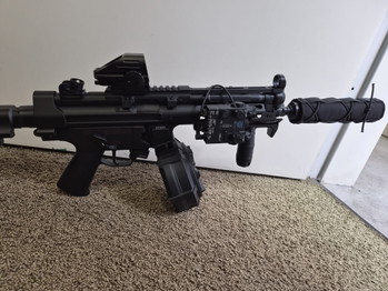 Image 3 for 28bb's p/s! MP5 CM.041G Upgraded Version + Weaponcase, Drum Mag, Flashlight & Laser, Slechts 1 Game Gebruikt !Zo Goed Als Nieuw!