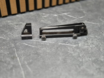 Afbeelding 2 van M16/M4 Carry Handle met Front Sight | Full metal