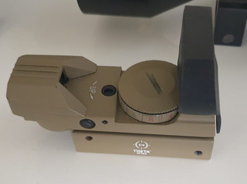 Image 2 for 8 scope / red dots