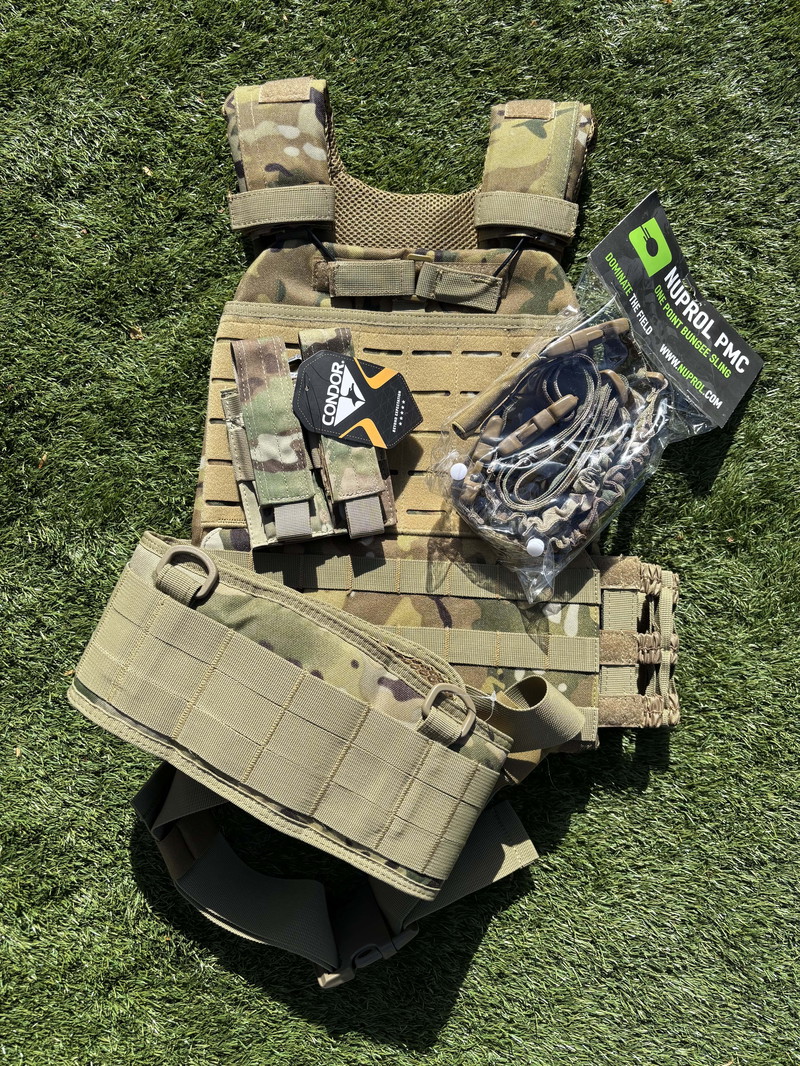 Imagen 1 de Nieuwe Camo Plate Carrier Set Condor & Nuprol Gear