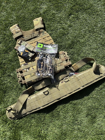 Imagen 2 de Nieuwe Camo Plate Carrier Set Condor & Nuprol Gear