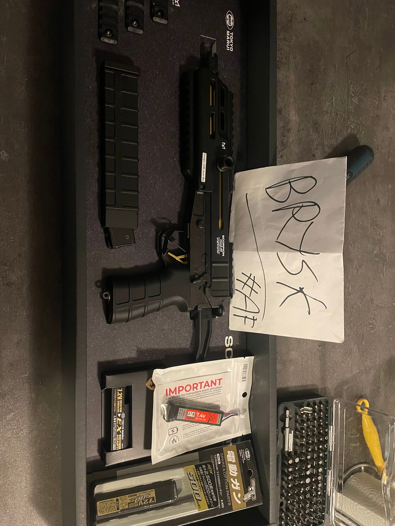 Afbeelding 1 van Tokyo Marui Scorpion mod m + 2 batteries Tokyo Marui & ATM