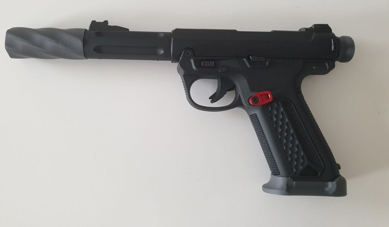 Imagen 1 de AAP 01 BLACK met silencer en magwell en base plate