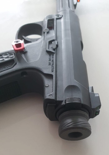 Imagen 2 de AAP 01 BLACK met silencer en magwell en base plate