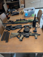 Bild für volledige uitrusting met verschillende wapens sniper, HPA pistol, P90, M4