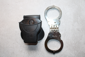 Imagen 3 de IMI Defense Security Polymer Handcuff Pouch - IMI-Z2700