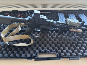 Image pour M4A1 Begadi Umbau, 3 Magazine, 2 Akkus und Waffenkoffer