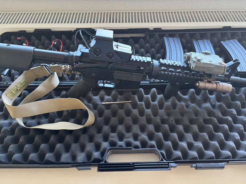 Afbeelding 1 van M4A1 Begadi Umbau, 3 Magazine, 2 Akkus und Waffenkoffer