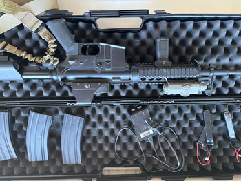 Afbeelding 4 van M4A1 Begadi Umbau, 3 Magazine, 2 Akkus und Waffenkoffer