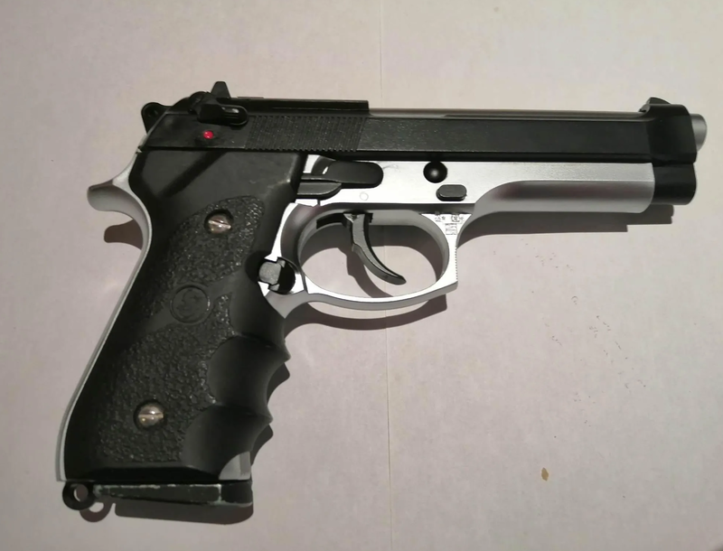 Afbeelding 1 van Replica - GBB Pistol : M9 Beretta .... te koop in hele goede staat.