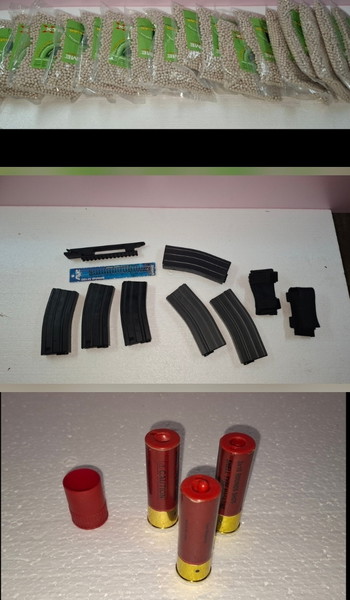 Afbeelding 4 van Groot airsoft lot met FN Minimi - SCAR, FNC, pistolen, munitie en gear