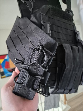 Afbeelding 3 van INVADER GEAR platecarrier + pouches + tactical belt.