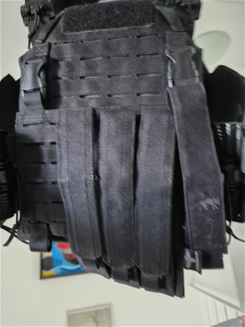 Afbeelding 5 van INVADER GEAR platecarrier + pouches + tactical belt.