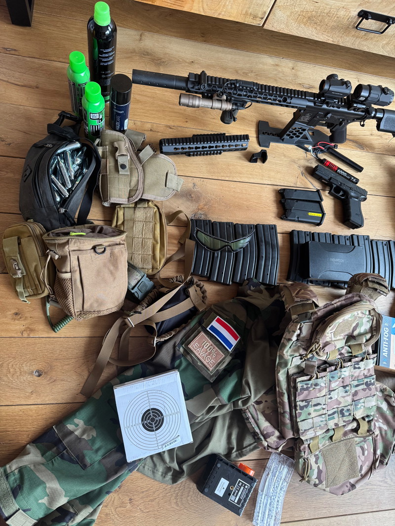 Imagen 1 de Complete Airsoft set met 1 Replica & 2 Handwapens