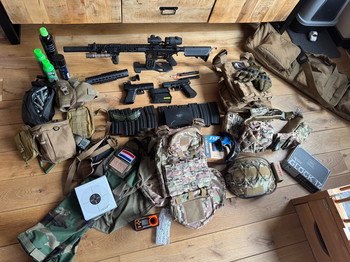 Imagen 3 de Complete Airsoft set met 1 Replica & 2 Handwapens