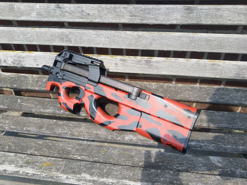 Afbeelding 1 van P90 Red tiger - GEUPGRADE