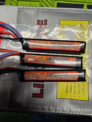 Image 2 pour 3x lipo 11.1v   1100mah