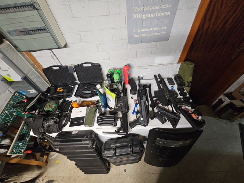 Bild 1 für Volledige airsoft gear en replicas nieuwprijs 3101 euro bieden naar waarde