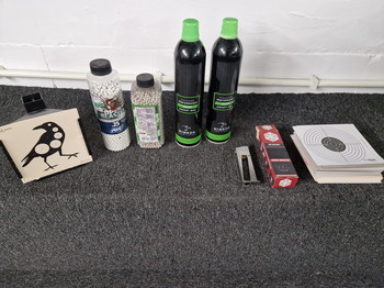 Bild 4 für Colt 1911 Silver full metal GBB Co2 Cybergun - compleet met extra magazijn en accessoires
