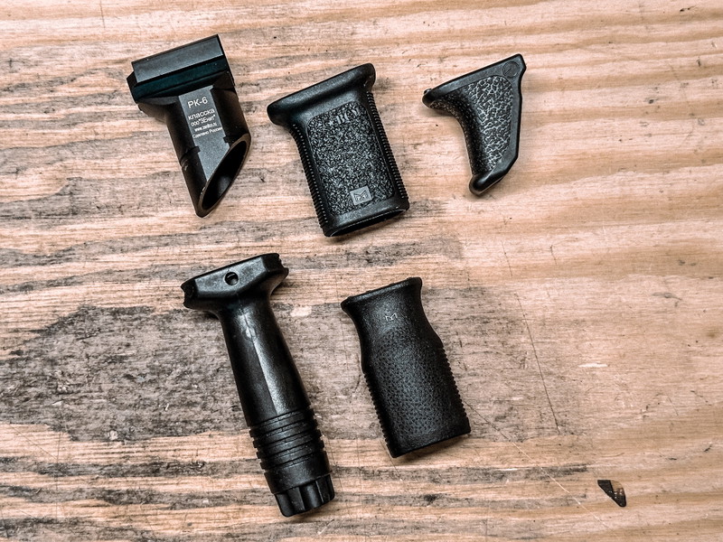 Image 1 for Diverse grips