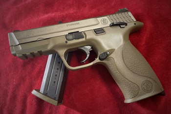 Afbeelding 5 van Smith & Wesson Licensed M&P 9 Pistol Replica - Tan + 2 mags en grip linings