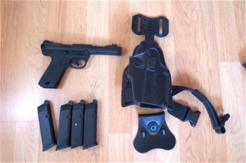 Image 2 for AAP01 + 4 mags + Holster