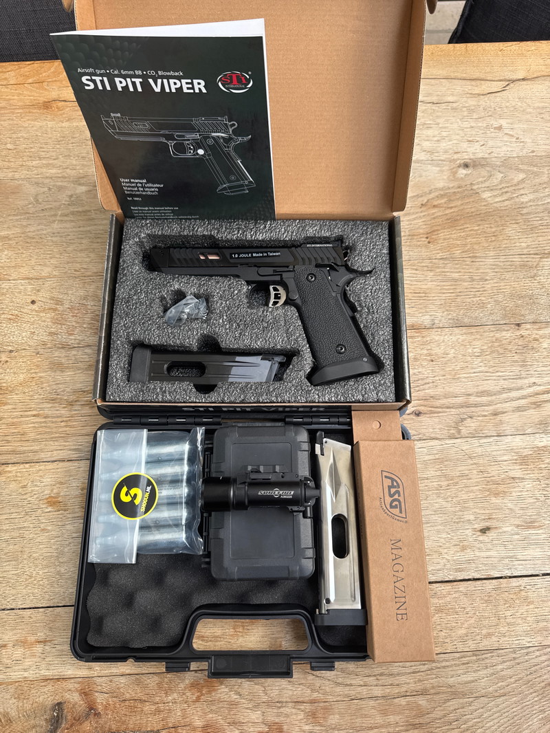 Afbeelding 1 van 2011 combat master pit viper (GLOEDNIEUW)