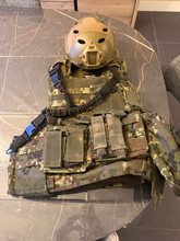 Image pour Vest met alles er op en er aan en helm