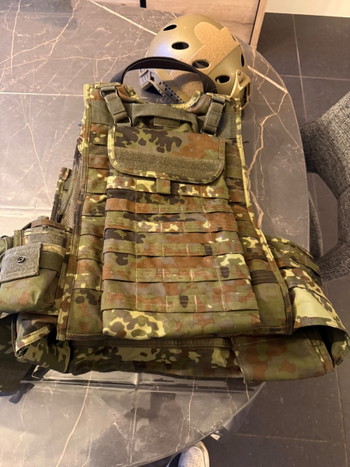 Image 3 for Vest met alles er op en er aan en helm
