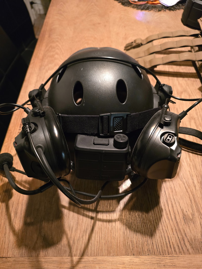 Afbeelding 1 van nette plate carrier van warrior assault systems en helm!