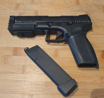 Image 2 for Combat Adaptive Pistol met scary supressor